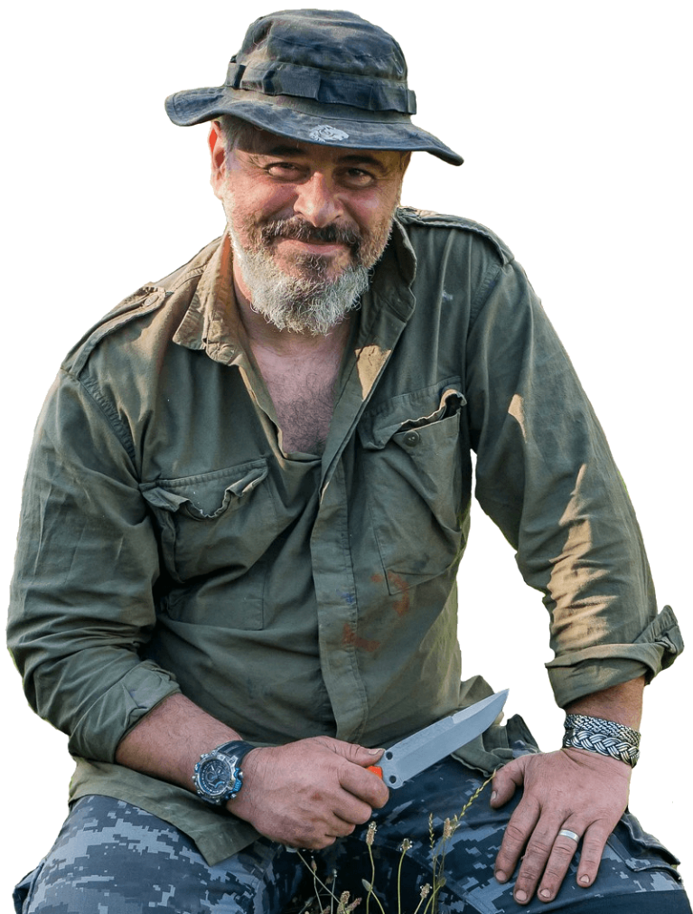 Paulo Simoes avec un couteau Paulo Simoes avec un couteau