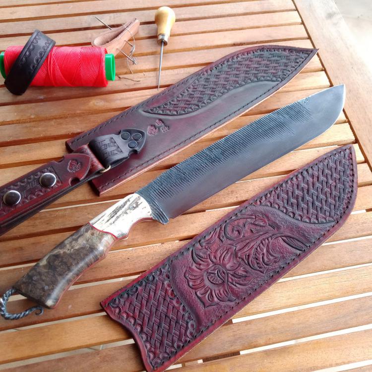 Exemple d'un couteau avec ses étuis