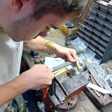 Travail sur lame du couteau